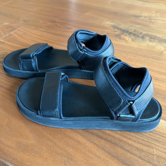 The Row / Hook and Loop black leather flat velcro sandal / 38 - Picture 6 of 9